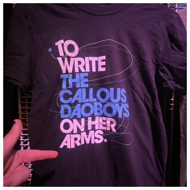 To Write The Callous Daoboys On Her Arms Shirts - Black